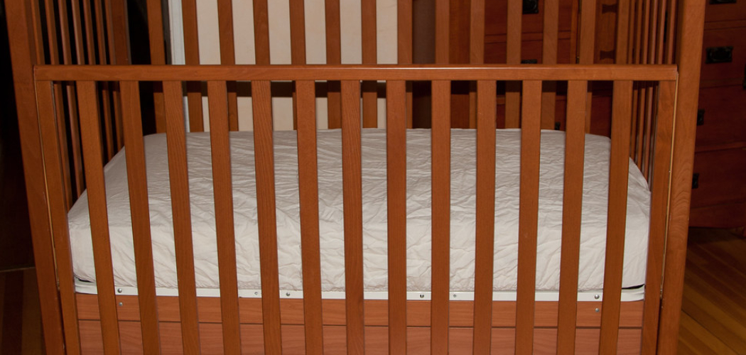 How to Lower a Crib Mattress 7 Easy Steps (2023)