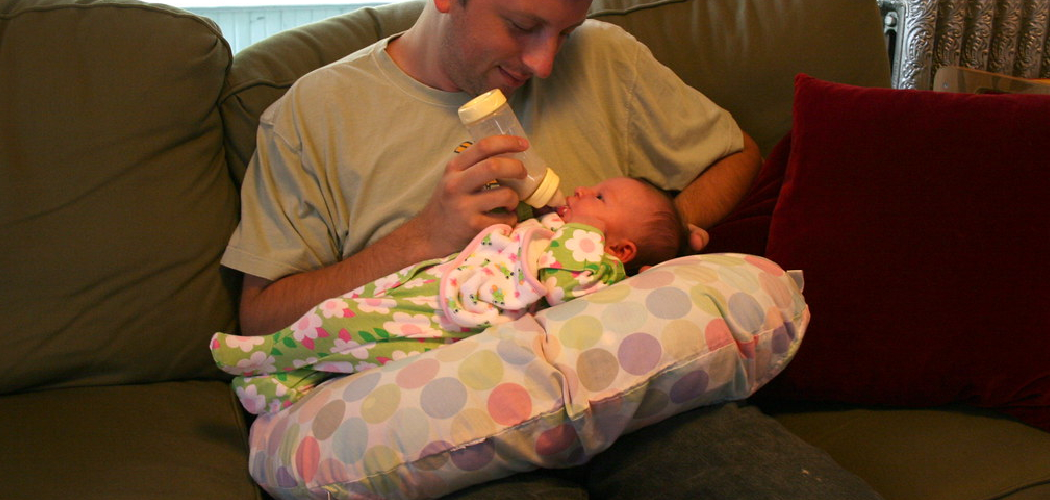 How to Sit Newborn in Boppy 10 Easy Steps (2024)